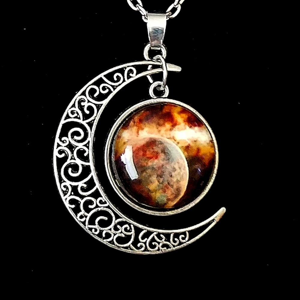CLEARANCE 💖Crescent Moon Necklace - Picture 2 of 2